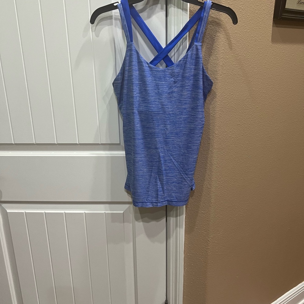 Danskin now workout tops set of five size medium used like new built-in shelf